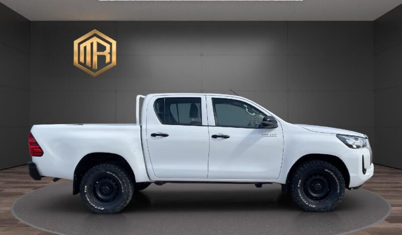 
 Toyota Hilux 2.4 D-4D Cabina Doble GX 4×4 caja abierta 2021 full									