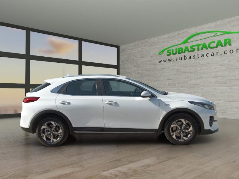
 KIA Xceed 1.0 T-GDi Drive 88kW (120CV) 2022 full									