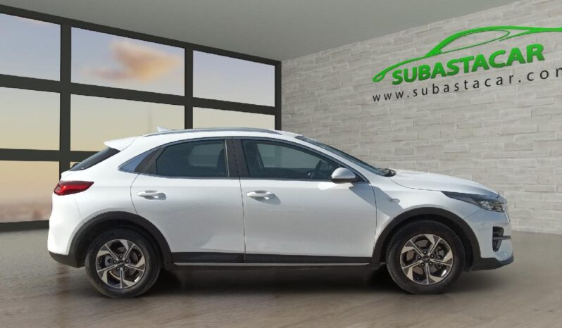 
 KIA Xceed 1.0 T-GDi Drive 88kW (120CV) 2022 full									