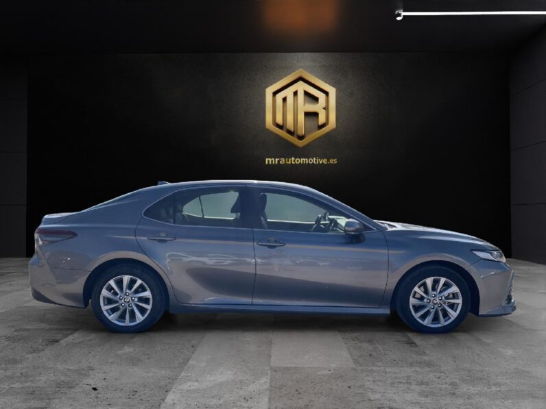 
 Toyota Camry  2.5 220H Advance sedán 160kW 2022 full									