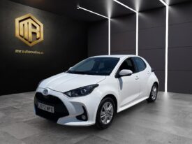 Toyota Yaris 1.5 120H Business Plus 2024