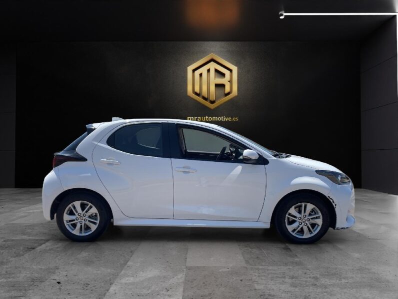 
 Toyota Yaris 1.5 120H Business Plus 2024 full									