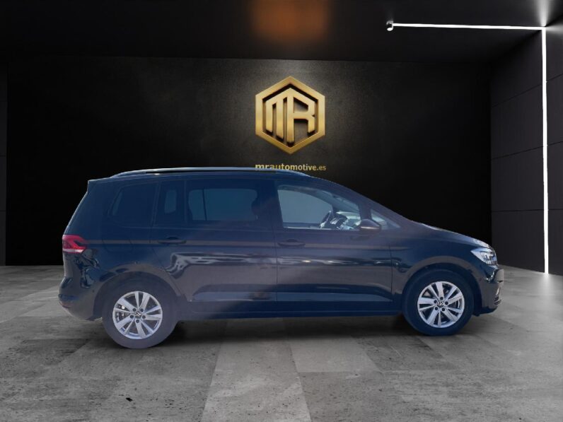 
 Volkswagen Touran Advance 2.0 TDI 90kW (122CV) 2023 full									