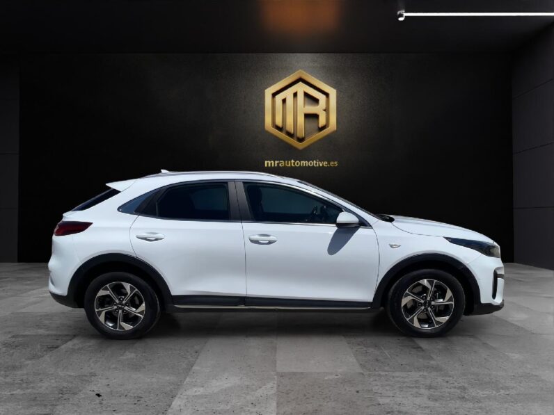 
 KIA Xceed 1.5 MHEV iMT Drive 118kW (160CV) 2023 full									