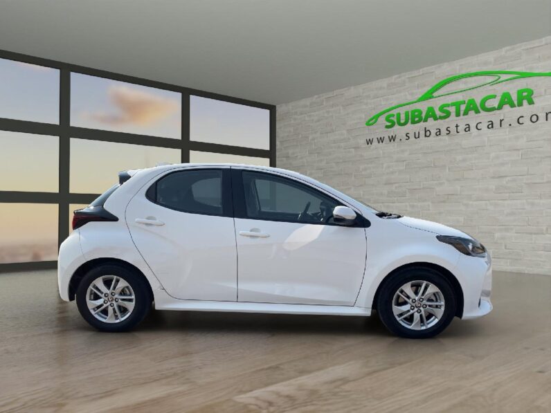 
 Toyota Yaris 1.5 120H Business Plus 2022 full									