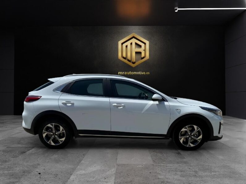 
 KIA Xceed 1.5 MHEV iMT Drive 118kW (160CV) 2023 full									