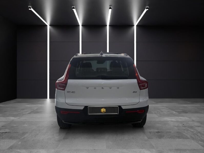 
 Volvo XC40 2.0 B3 G R-Design Auto 2021 full									