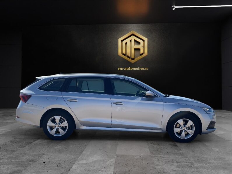 
 Skoda Octavia Combi 2.0 TDI 110kW(150CV) DSG Ambition familiar 2022 full									