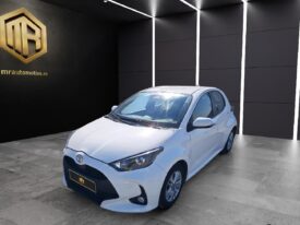 Toyota Yaris 1.5 120H Business Plus 2024