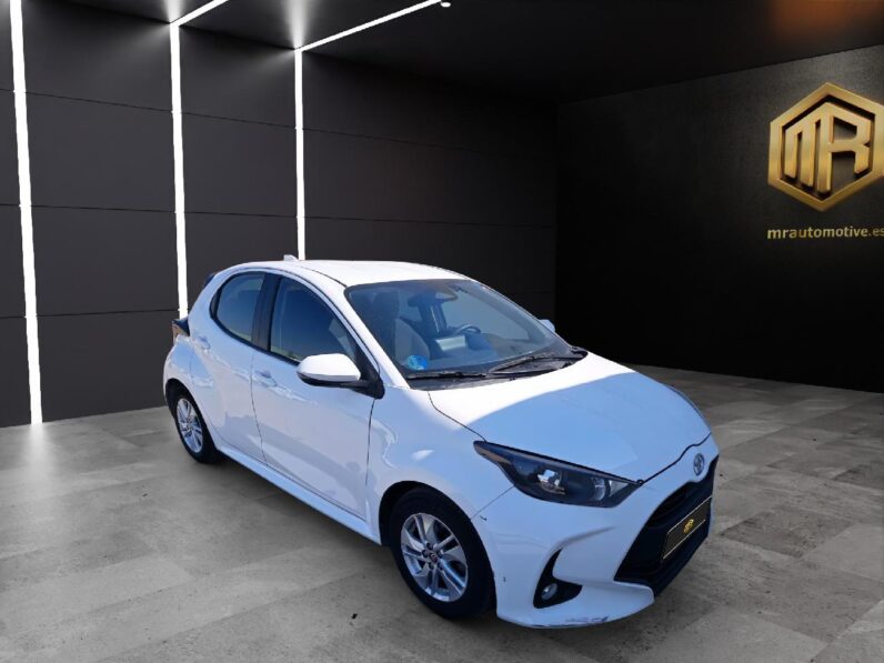 
 Toyota Yaris 1.5 120H Business Plus 2024 full									