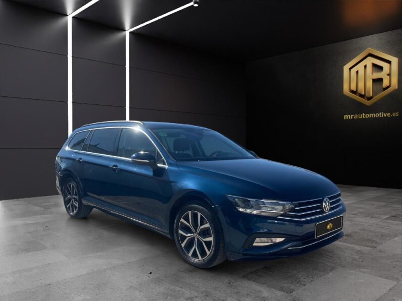 
 Volkswagen Passat Variant Executive 2.0 TDI 110kW DSG 2022 full									