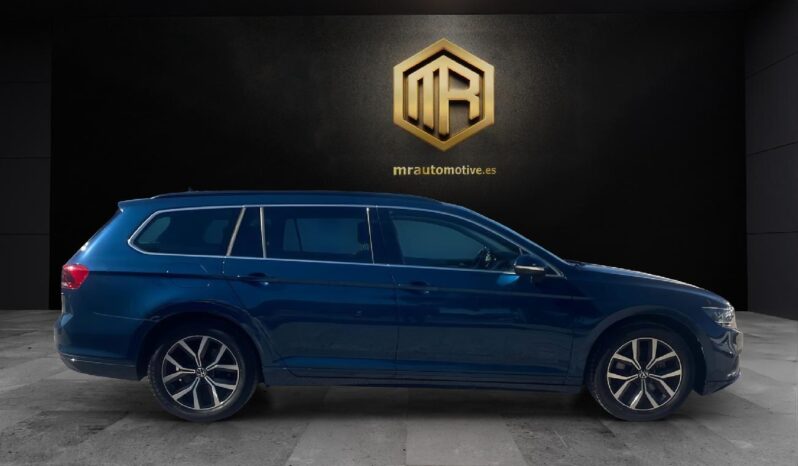 
 Volkswagen Passat Variant Executive 2.0 TDI 110kW DSG 2022 full									