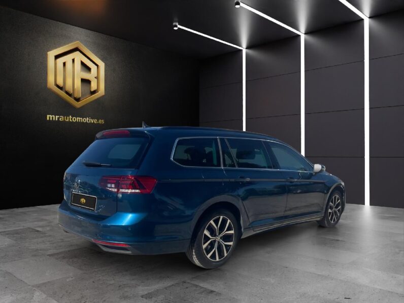 
 Volkswagen Passat Variant Executive 2.0 TDI 110kW DSG 2022 full									